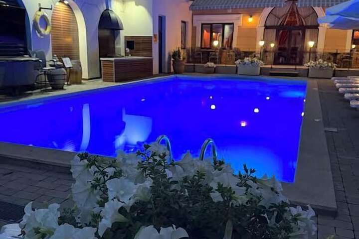 Pool 125 of 177