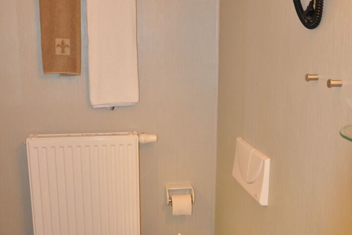 Room 18 of 38