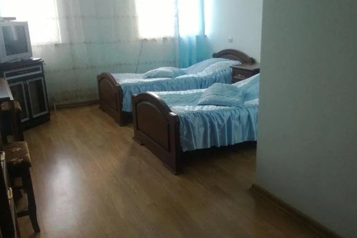 Room 6 of 13