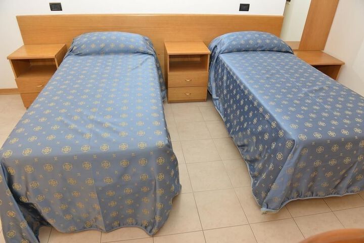 Room 4 of 11