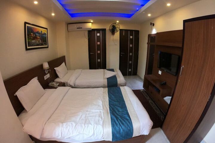 Room 12 of 119