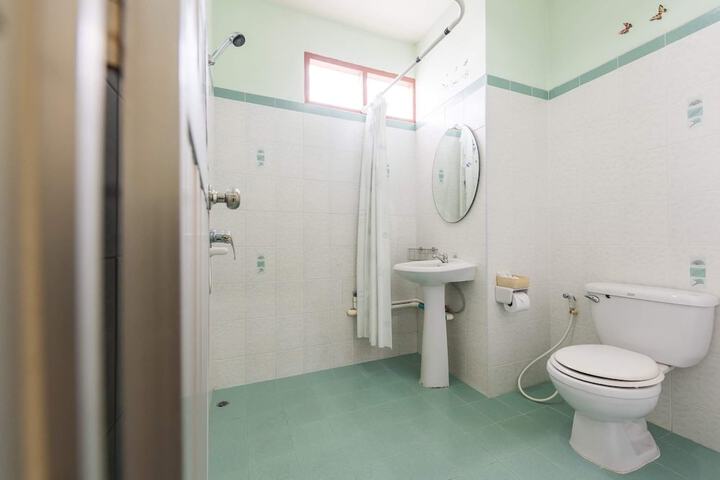 Room 8 of 12