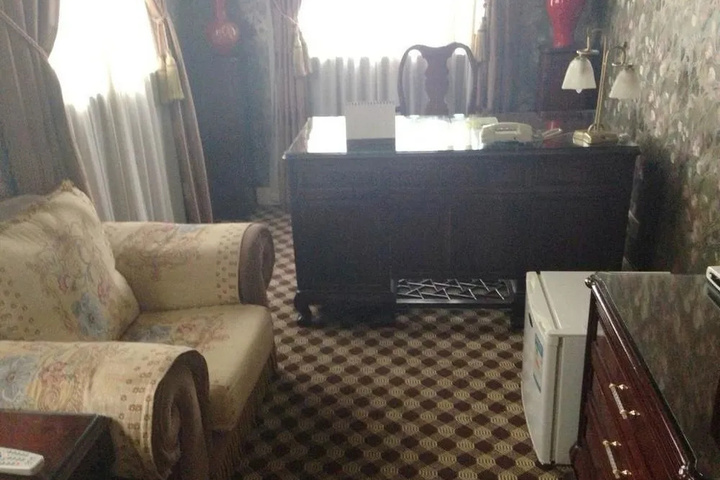 Room 4 of 19