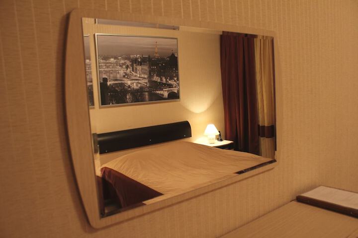 Room 16 of 96