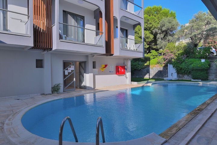 Pool 21 of 29