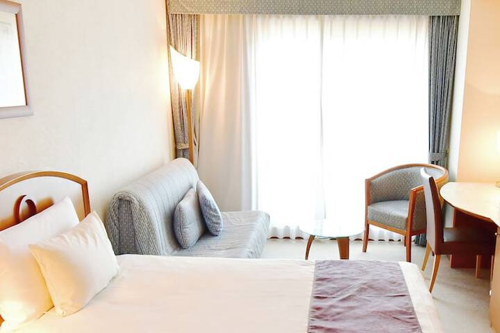 Room 8 of 37