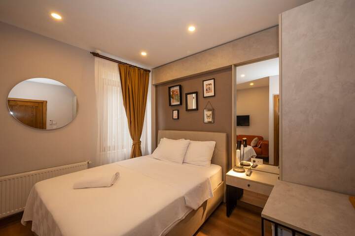 Room 34 of 98