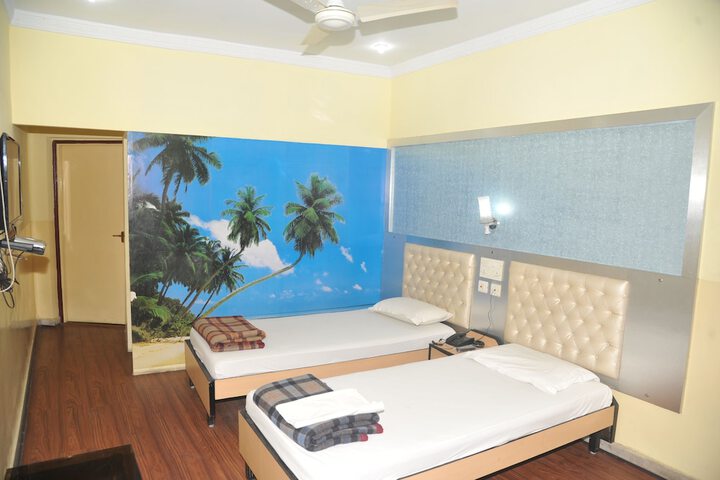 Room 12 of 34