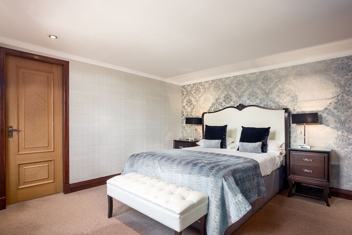 Room 28 of 62