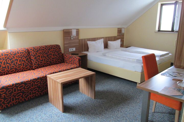 Room 12 of 38