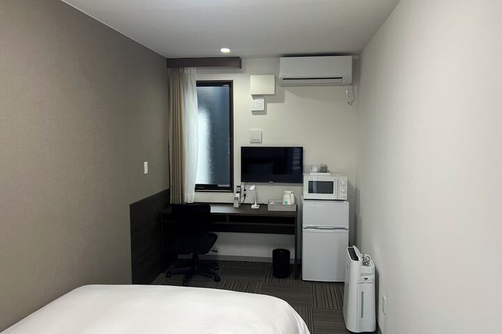 Room 2 of 9