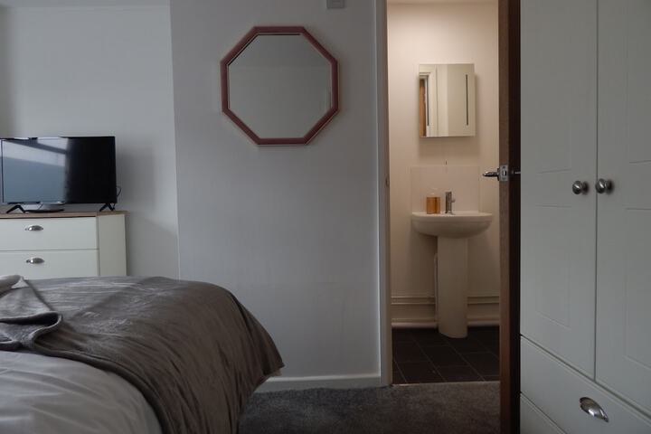 Room 8 of 84