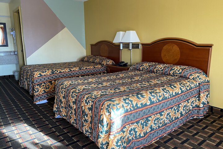 2 Double Beds (5 of 6)