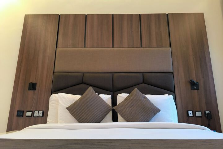 Room 7 of 14