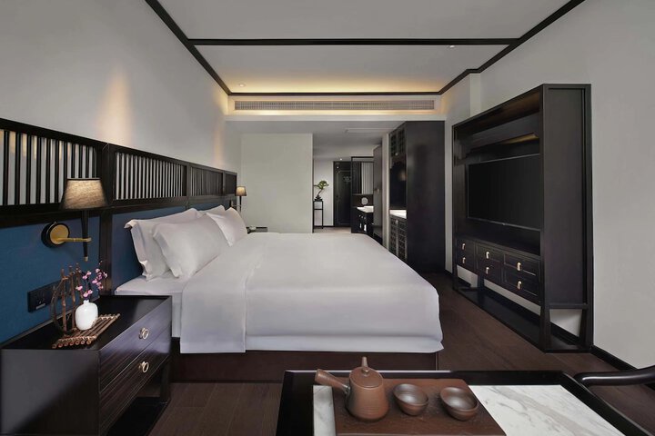 Room 4 of 20