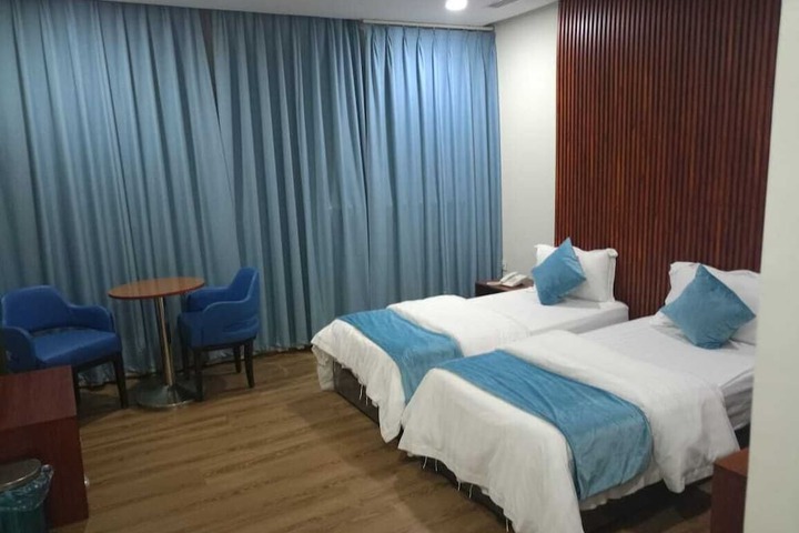 Room 6 of 24