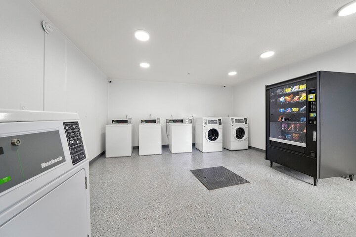 Room 8 of 12
