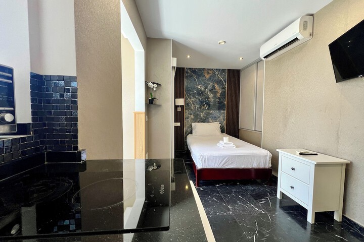 Room 37 of 81