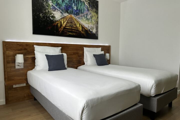 Room 9 of 38