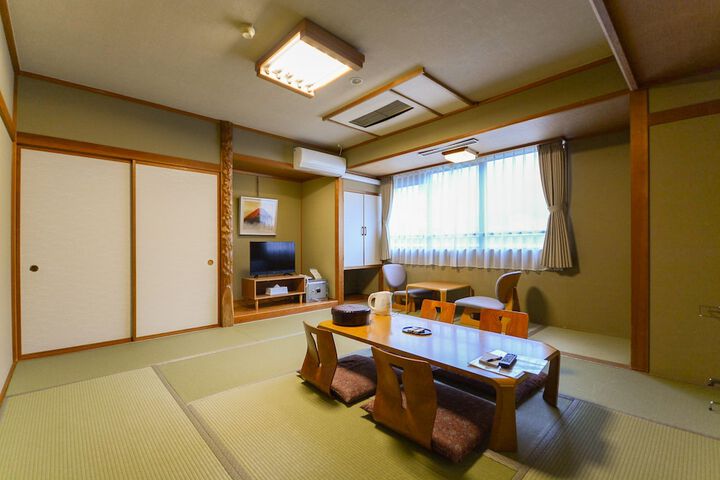 Room 14 of 30