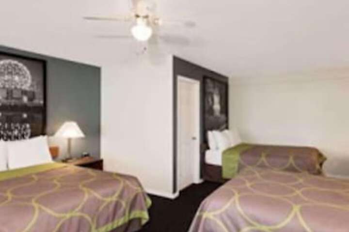 Room 11 of 24