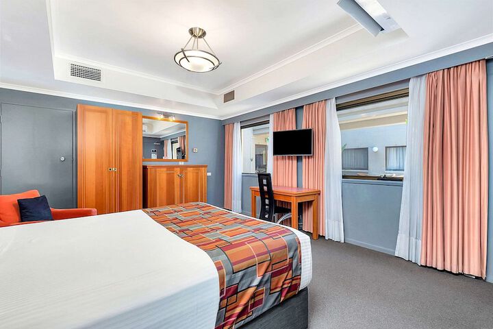 Room 14 of 28