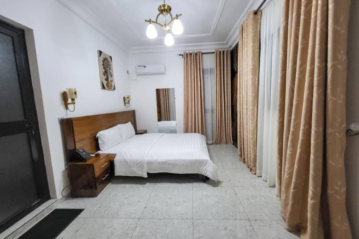 Room 9 of 79