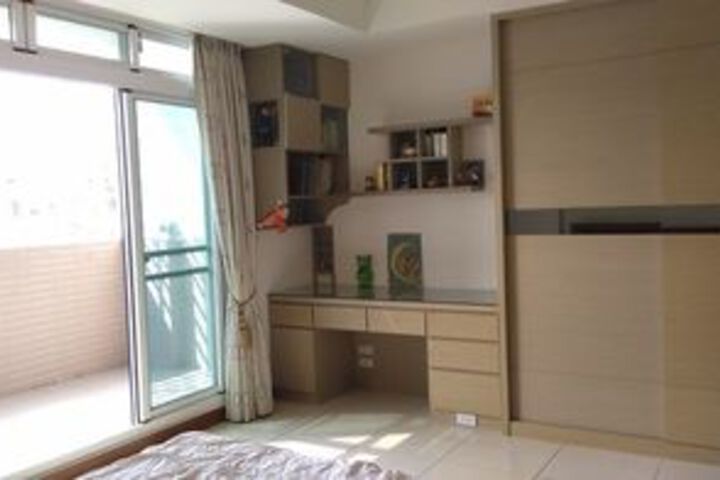Room 12 of 14