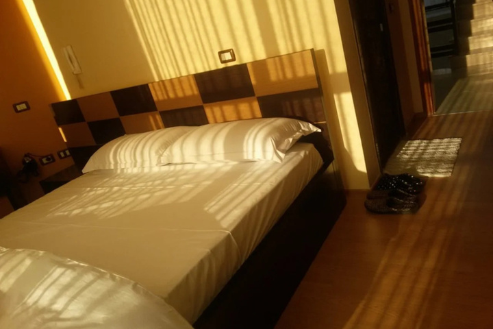 Room 3 of 20