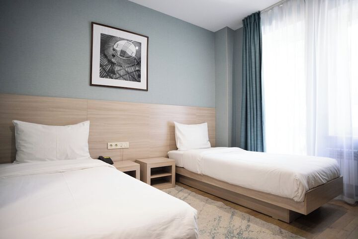 Room 12 of 25