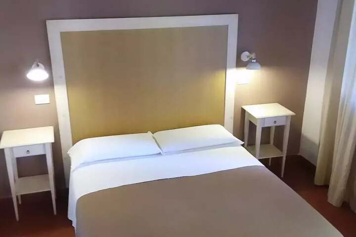 Room 13 of 48