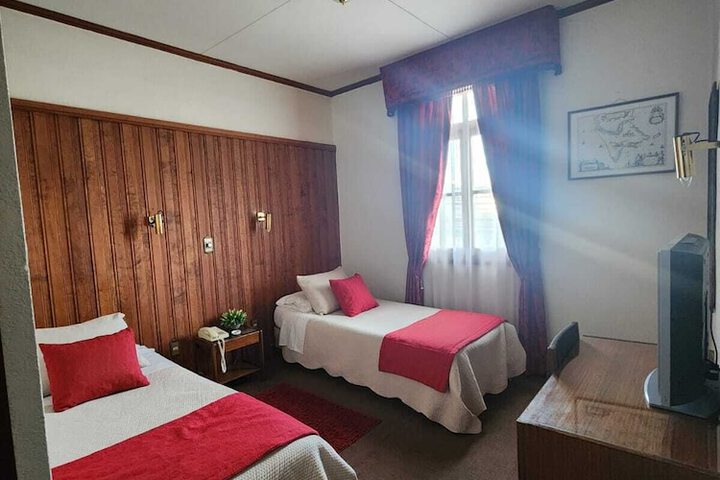 Room 6 of 16