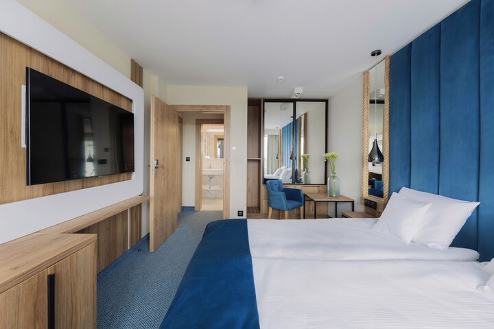 Room 5 of 44