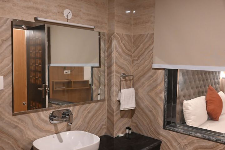 Room 15 of 24