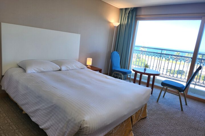 Room 11 of 22