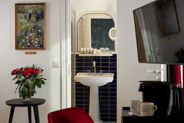 Room 52 of 70
