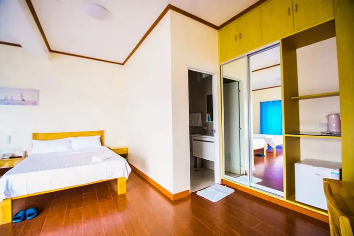 Room 5 of 13