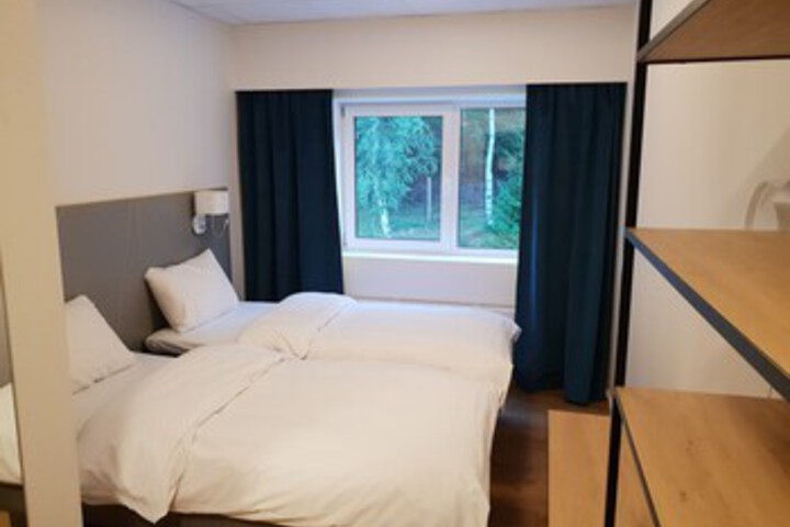 Room 33 of 46