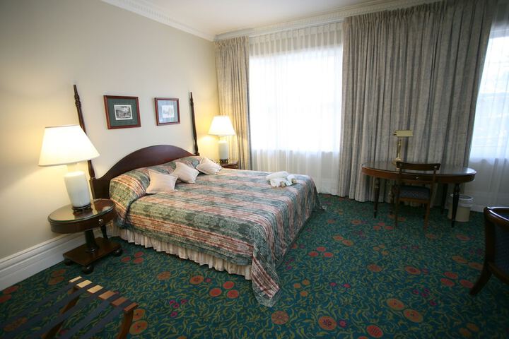 Room 9 of 32