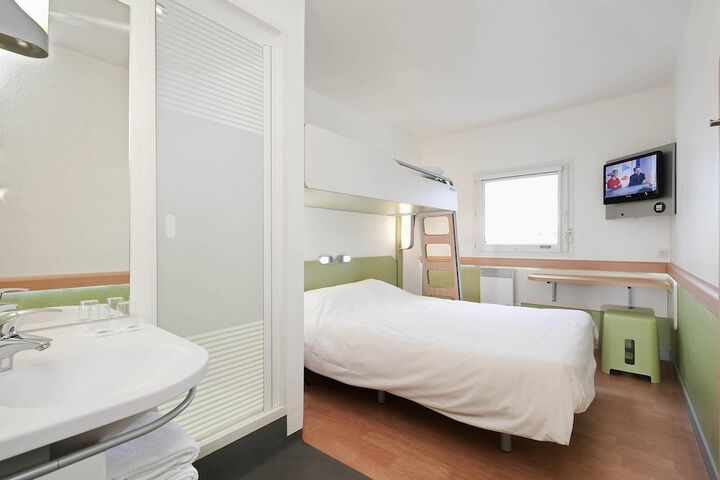 Room 9 of 42