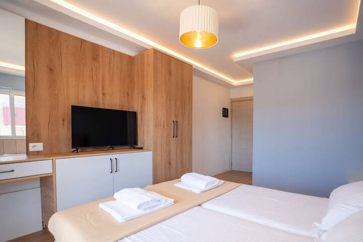 Room 10 of 32