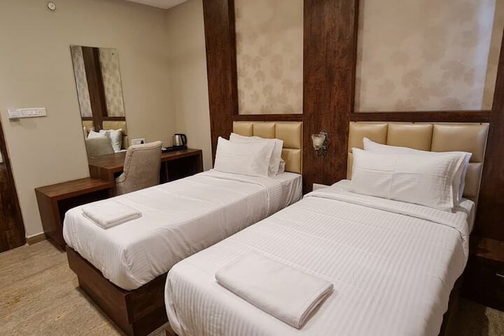 Room 7 of 32