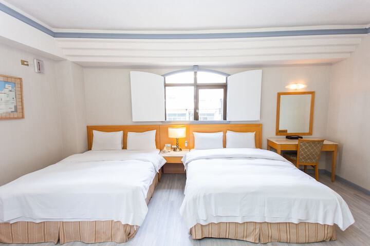 Room 10 of 30