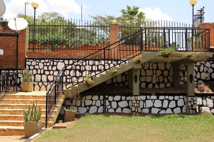 Hotel Exterior 26 of 29