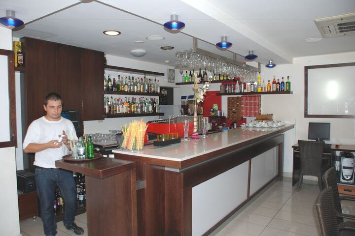 Lounge 29 of 44