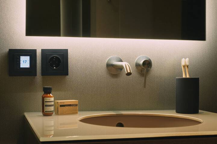 Room 25 of 42