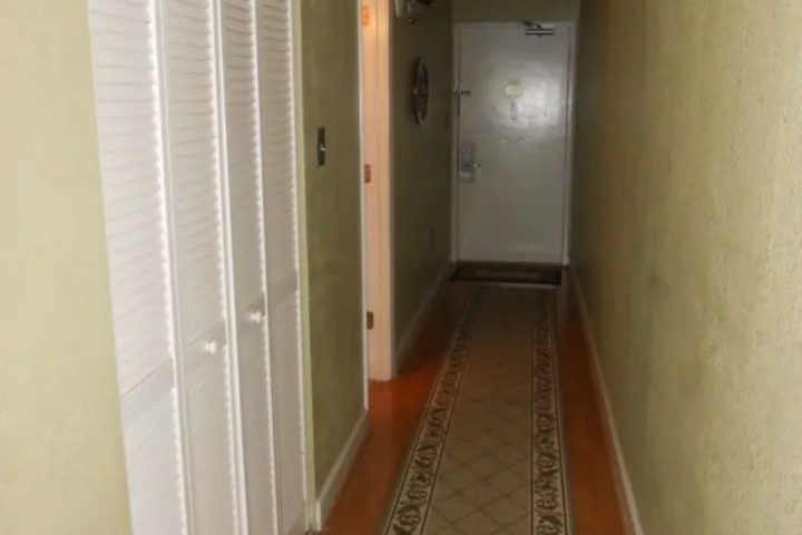 Room 9 of 15