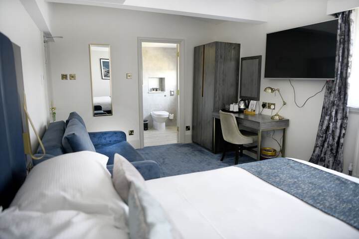 Room 32 of 249