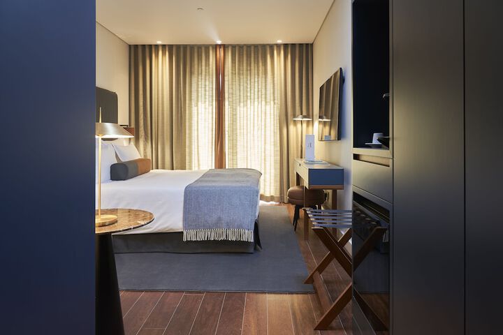Room 16 of 53