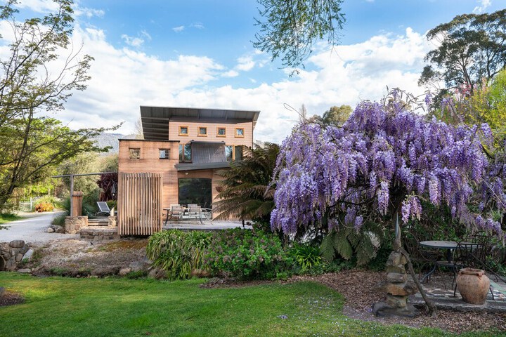 Hotel Exterior 27 of 38